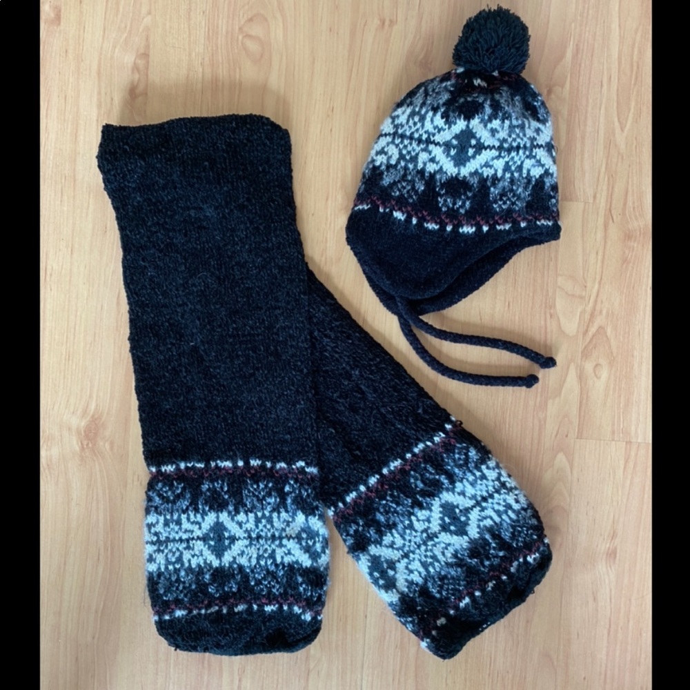 Children’s hat and scarf set (black, white, cran)
